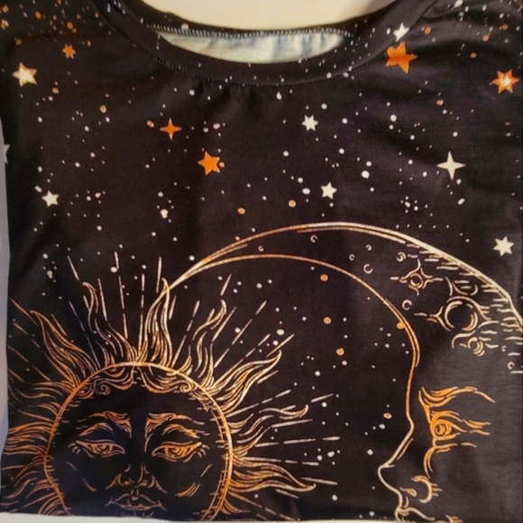 UNBRANDED, black, gold, & white, 1/4 sleeve celestial print t-shirt. Sz XL. NWOT - Picture 4 of 5